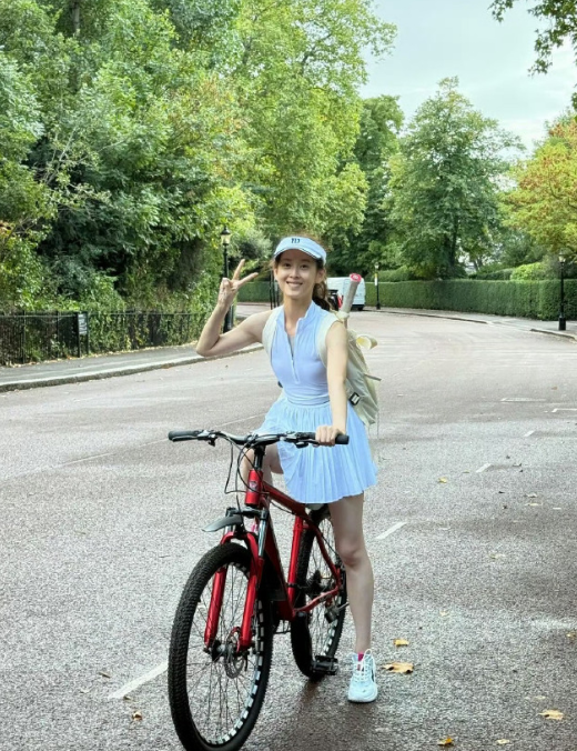 章泽天晒网球新照：坚持运动的第40天 活力满满-第3张图片-佛山资讯网
