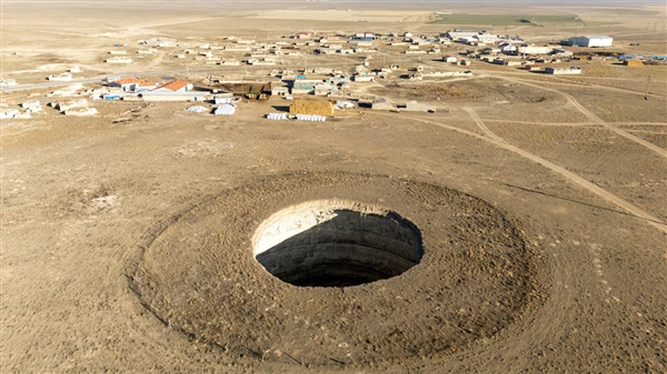 土耳其出现近700个巨大天坑:正在吞噬农田-第2张图片-佛山资讯网 土耳其出现近700个巨大天坑:正在吞噬农田-第2张图片-佛山资讯网