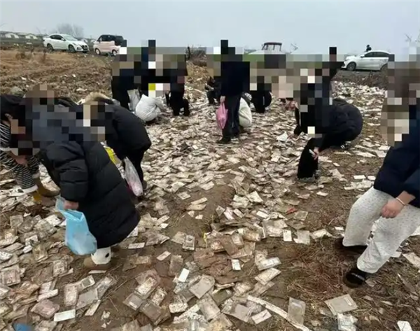 空地现大量全新手机壳:全新未拆封 有人一次捡50个-第2张图片-佛山资讯网 空地现大量全新手机壳:全新未拆封 有人一次捡50个-第2张图片-佛山资讯网