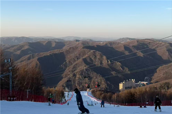 不买只租、专盯折扣：年轻人用“聪明消费”玩转滑雪-第1张图片-佛山资讯网