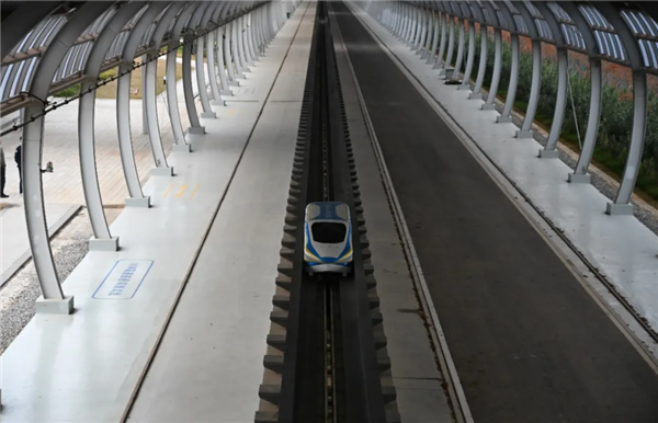 贴地飞行！5.3秒飙到800km/h 国产高铁模型车刷新世界纪录-第2张图片-佛山资讯网