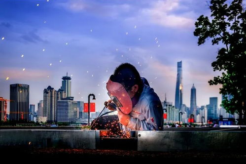 《春潮》电影深度解析，情感纠葛与生活抉择的完美呈现-第4张图片-佛山资讯网