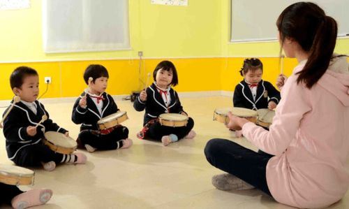 年轻幼师的味道,为幼儿教育注入新活力-教学风格与影响解析-第2张图片-佛山资讯网 年轻幼师的味道,为幼儿教育注入新活力-教学风格与影响解析-第2张图片-佛山资讯网